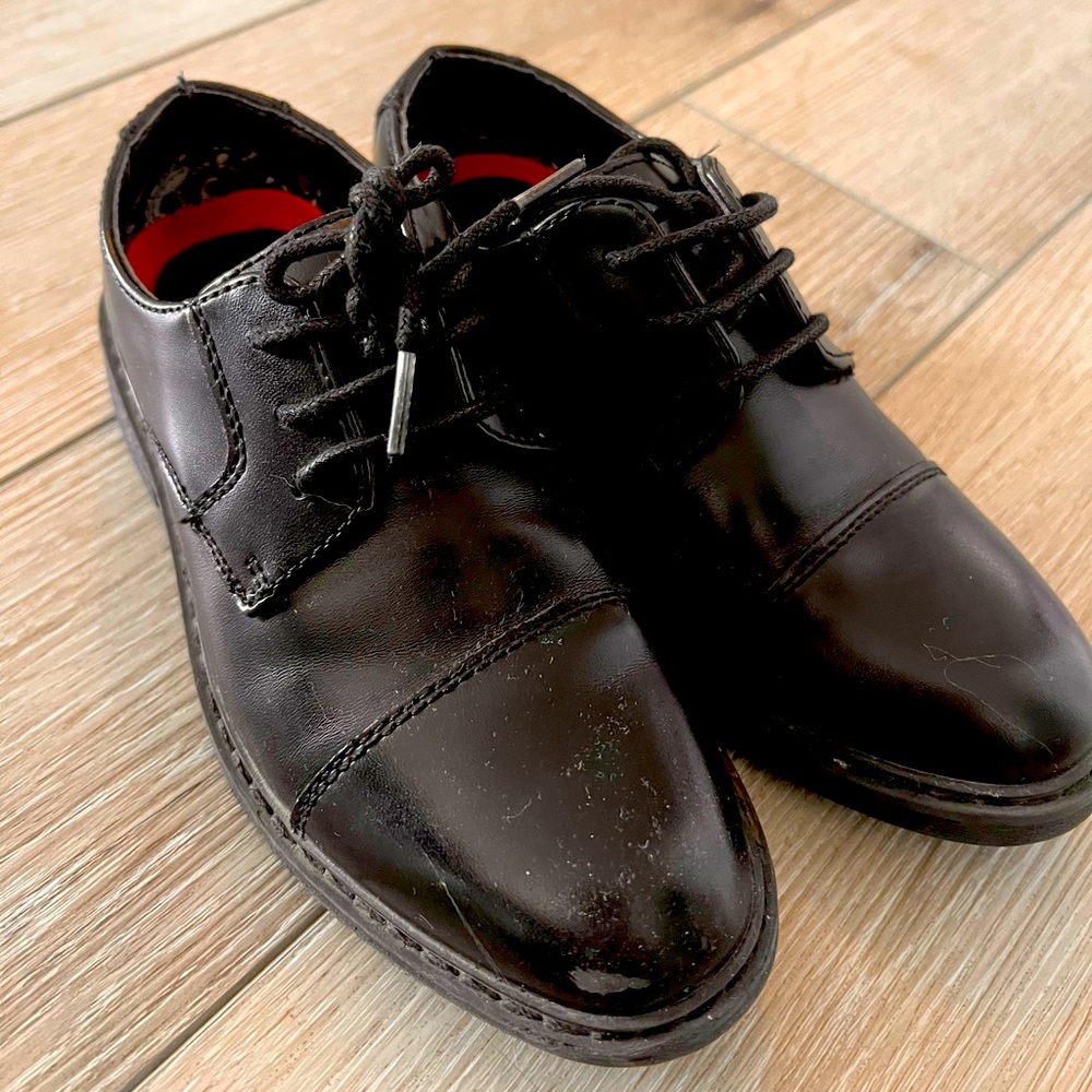 Boys dress shoes - great condition